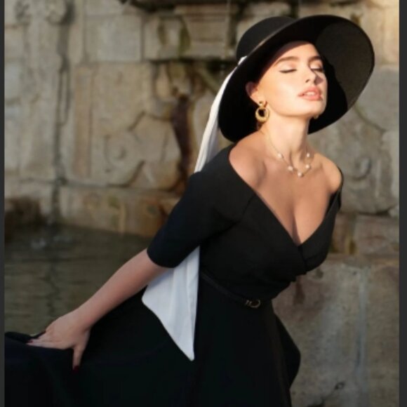 Feeling Generous: Reasonable offers welcome on my curated wardrobe! - Picture 10 of 11